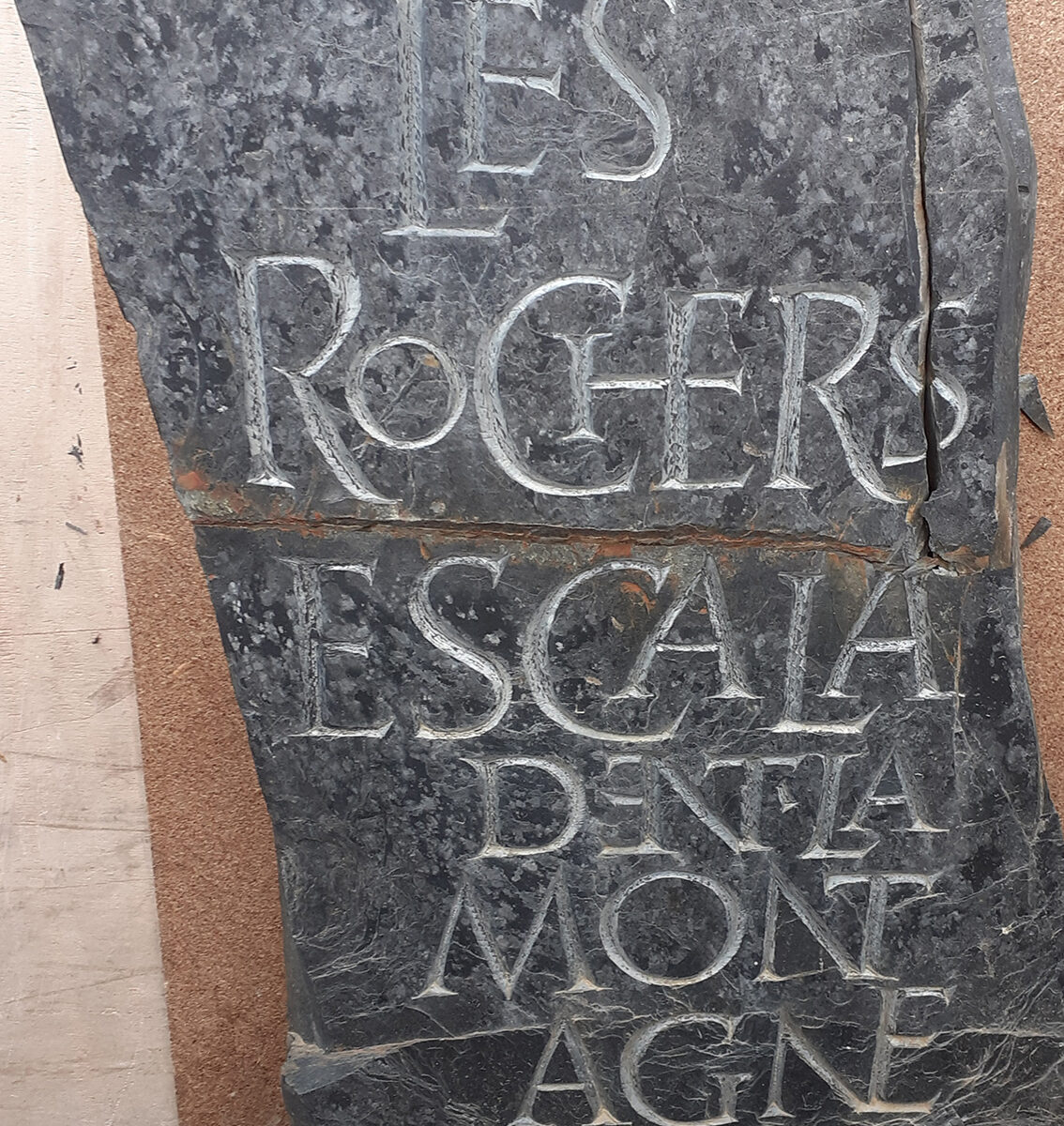 Flg_ Les_Rochers_Cassée_D